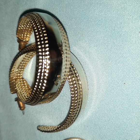 4 Pairs of Gold Tone Earrings - Picture 3 of 5